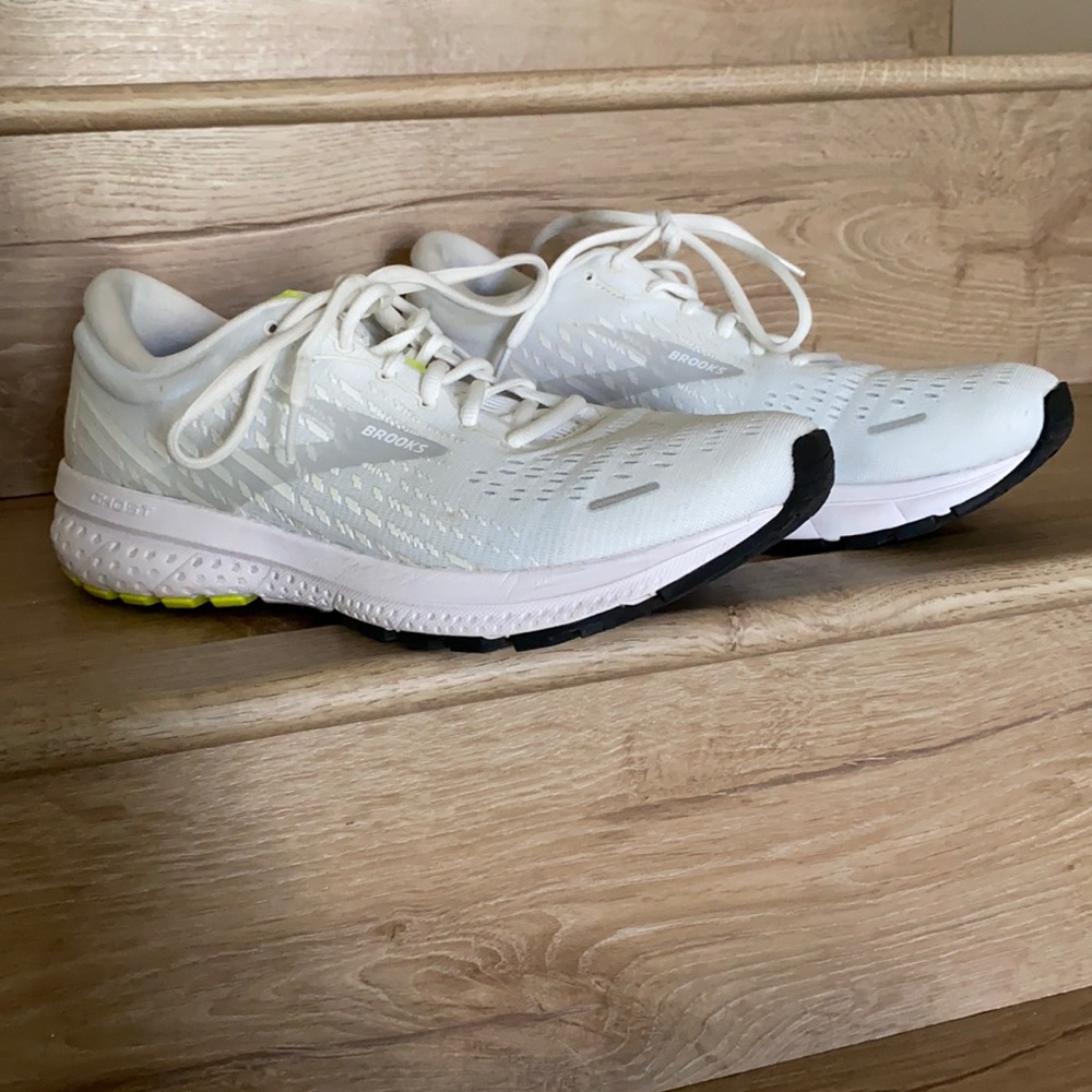 Brooks ghost 13. Worn a couple times on treadmill